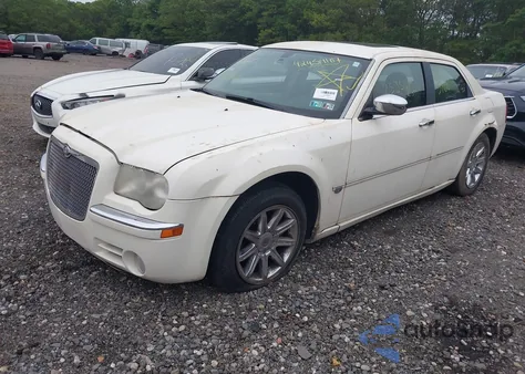 2005 Chrysler 300C z USA, uszkodzony, nr VIN 2C3JA63H75H659593